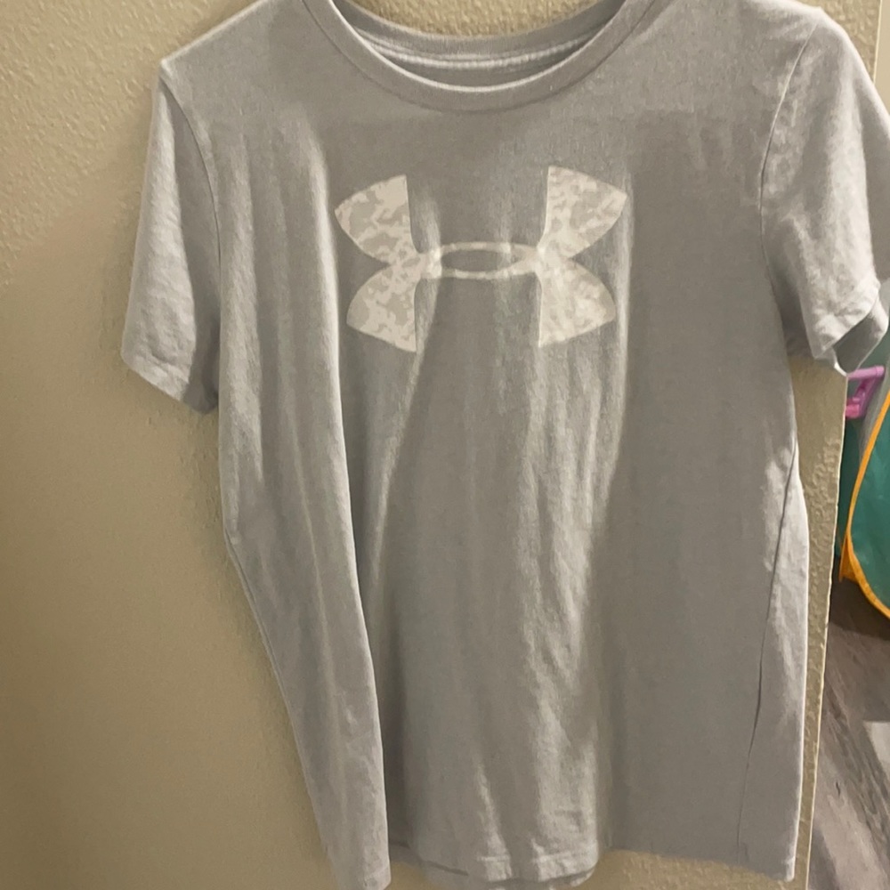 Women’s under armour tshirt